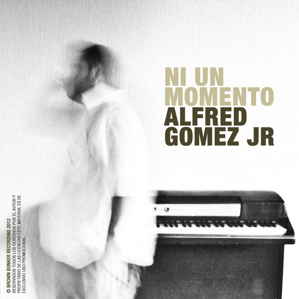 Ni Un Momento
Single (2012)